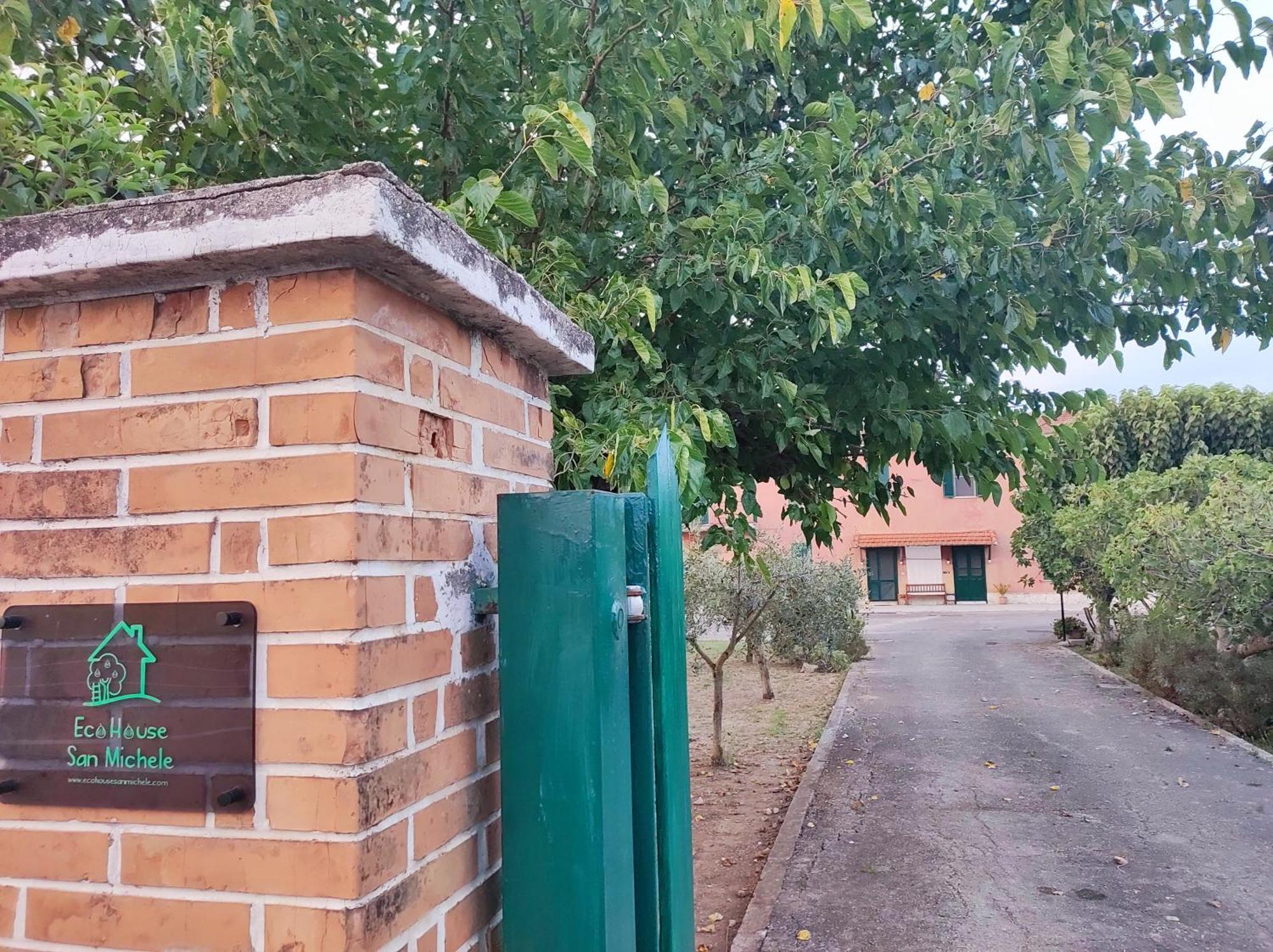Hostel Eco House San Michele Borgo San Michele  Zewnętrze zdjęcie